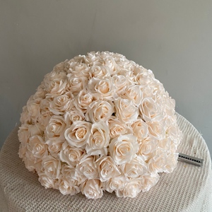 T-FC043 Centrotavola in Seta di Alta Qualità con Rose Bianche, Decorazione Artificiale con Grandi Sfere Floreali da 80cm per Allestimenti Matrimoniali - Product Image 2