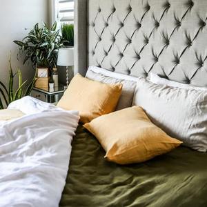 ชุดผ้าปูที่นอนผ้าลินินสีเขียวสนิทแบบ Stonewashed ยี่ห้อ Donna Green พร้อมปลอกหมอน 2 ใบ เนื้อผ้านุ่ม เหมาะสำหรับใช้ในบ้าน โรงแรม และโรงพยาบาล - Product Image 6