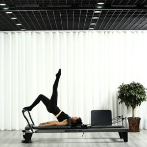 Máquina de <span class=keywords><strong>Pilates</strong></span> <span class=keywords><strong>Reformer</strong></span> de Uso Comercial para Entrenamiento en Estudio, Culturismo, <span class=keywords><strong>Reformer</strong></span> de <span class=keywords><strong>Pilates</strong></span> de Aluminio Negro - Product Image 2