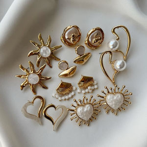 Pendientes de Aro Modernos de Aleación de Zinc Chapados en Oro de 18K con Circonita y Engaste de Garra para Regalo de Aniversario para Mujer - Product Image 1