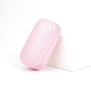 Estuche para gafas rectangular rosa sólido, estuche plegable de cuero con tapa abatible para guardar gafas, otoño 2023 - Product Image 1