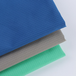 Tela Popelina 100% Poliéster 120GSM Peso Medio Transpirable Material para Ropa Deportiva - Product Image 1