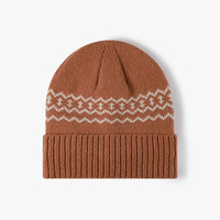 Bonnet douillet nordique à revers pour l'hiver, bonnet tricoté de Noël à motif nordique, chapeau d'hiver doux et confortable à revers OEM/ODM