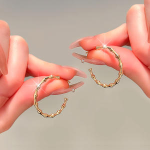 Orecchini a Cerchio in Bambù Dorato, Placcati in Oro 18K, Gioielli Unisex alla Moda con Motivo Vegetale - Product Image 5