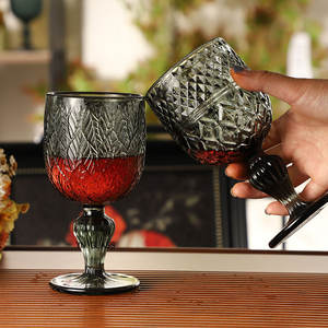 Copa de vino tinto en relieve Retro europeo Color <span class=keywords><strong>original</strong></span> Fábrica al por mayor Diseño clásico Humo Gris Vientre - Product Image 2