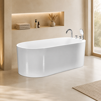 Baignoire ovale autoportante personnalisée blanche à fond plat avec robinet de pont pour salle de bain d'appartement, de 130 cm à 180 cm