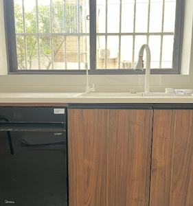 ชุดตู้ครัวรูปตัว L ทันสมัย |   <span class=keywords><strong>ตู้</strong></span>ไม้สีอ่อนแบบสั่งทำพิเศษ พร้อมลิ้นชักแบบปิดนุ่มนวล และดีไซน์เคาน์เตอร์ค<span class=keywords><strong>ว</strong></span>อตซ์ - Product Image 3