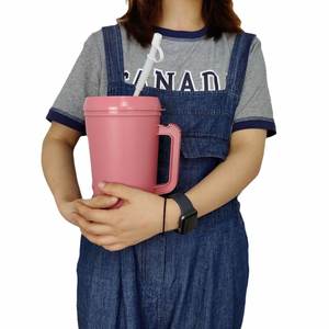 Vaso de Plástico de 34 oz con Estampado de Leopardo y Color Sólido, con Banda Aislante y Asa - Product Image 3