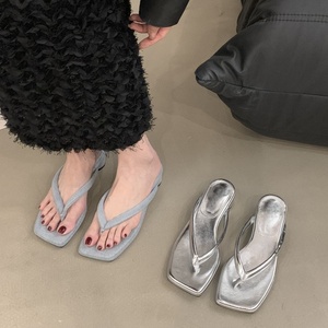 Chanclas de suela gruesa para mujer, estilo verano 2026, a juego con faldas, sandalias plateadas con temática playera - Product Image 4