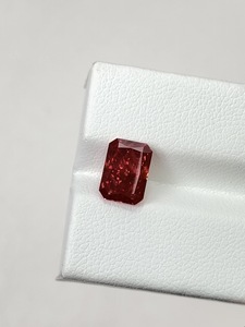 Anster - Diamante Radiante Rojo Sangre de Pichón Cultivado en Laboratorio de 1-10 Quilates, Varias Formas, Diamante Rojo Fantasía, Diamante CVD Creado en Laboratorio para Anillo - Product Image 6