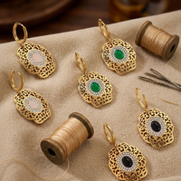 Parure de bijoux vintage avec pendentif ovale creux et pierres précieuses, collier et boucles d'oreilles pendantes en acier inoxydable plaqué or 14K PVD, style rétro.