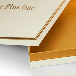Benutzer definiertes Logo Starre weiße Schal Geschenk <span class=keywords><strong>box</strong></span> Gold Kanten <span class=keywords><strong>2</strong></span> Stück Abnehmbare Deckel Basis Karton Verpackung Matt Laminierung Prägung - Product Image 5