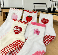 Chaussettes de Pilates pour femmes roses avec grip, logo brodé personnalisé, chaussettes de yoga antidérapantes en coton, chaussettes antidérapantes pour le yoga et le Pilates