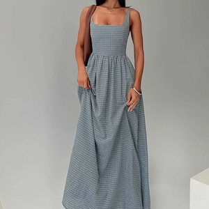 Robe longue décontractée vintage bleue à carreaux gingham, col carré, sans manches, taille ajustée, évasée, avec poches, style rétro, pour l'été - Product Image 2