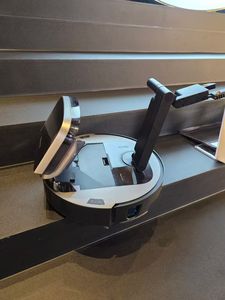 Dreame X50 Cyber Mix Roborock Saros Z70 <span class=keywords><strong>Aspirateur</strong></span> <span class=keywords><strong>robot</strong></span> domestique avec bras manipulateur à suspension active pour franchissement d'obstacles - Product Image 2