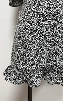 Mini-robe moulante décontractée d'été pour femme, noire et blanche, à motif floral, col en V, ourlet à volants, respirante, écologique, 100 % coton, taille naturelle, tissée