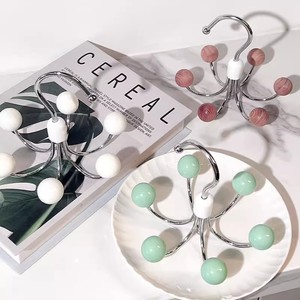 Organizador de Armario Giratorio de 360 Grados con Seis Ganchos de Metal Pulido para Uso en el Hogar y Dormitorio - Product Image 5