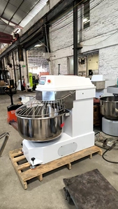 Mélangeur spirale double vitesse 130L 200L 300L, équipement de boulangerie, <span class=keywords><strong>machine</strong></span> <span class=keywords><strong>à</strong></span> <span class=keywords><strong>pétrir</strong></span> industrielle pour pâte <span class=keywords><strong>à</strong></span> pizza et <span class=keywords><strong>à</strong></span> <span class=keywords><strong>pain</strong></span> <span class=keywords><strong>professionnelle</strong></span> - Product Image 3
