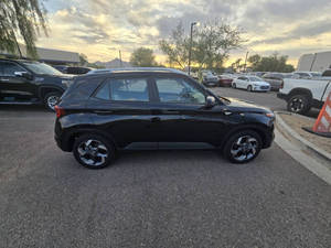 Meilleur prix de gros pour voitures d'occasion à vendre 2023 Venue SEL 4 portes Crossover Toit ouvrant Un seul propriétaire Jantes Cuir Caméra arrière - Product Image 6