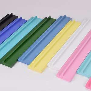 Soporte de madera para Mahjong de 17.5 pulgadas – Diseño de borde recto en azul, rosa, verde, amarillo - Product Image 3