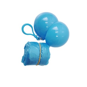 Poncho de Pluie Jetable en Forme de Boule Porte-clés Jaune Bleu pour Randonnée en Plein Air Voyage Adulte Universel en PE Utilisation Individuelle - Product Image 5