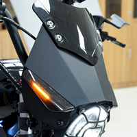 Pièces de rechange pour vélo électrique Owayebike Black Warrior : pare-brise, sac de réservoir en plastique, sacoches de selle.