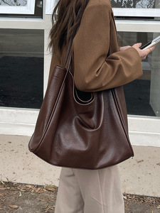 Bolso Tote de Piel Sintética PU con Parte Superior Abierta, Forro de Poliéster, Gran Capacidad, Textura Suave, Logotipo Personalizado, Nuevo, Casual, Moderno, para el Trabajo, para Mujer - Product Image 6
