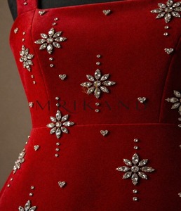 Vestido Mini de Diseñador Exclusivo para Mujer con Bordado de Cristales de Primera Calidad y Elegante Lazo en la Espalda para Eventos Nocturnos - Product Image 2