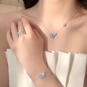 Ensemble de bijoux papillon en résine bleue avec incrustation de zircon pour femme, cadeau pour occasion spéciale, collier, bracelet, boucles d'oreilles, bague en alliage de zinc - Product Image 2