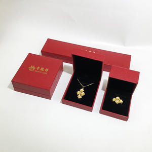 Lao Fengxiang กำไลข้อมือกล่องเครื่องประดับสไตล์ทแยงมุมขวาสีแดง - Product Image 1