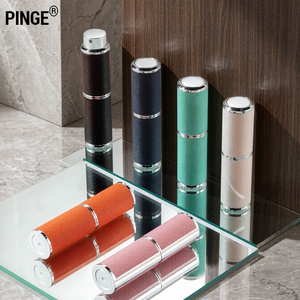 Atomiseur de <span class=keywords><strong>parfum</strong></span> de voyage rechargeable 10 ml, mini flacon portable à pompe pour décanter les fragrances - Product Image 2