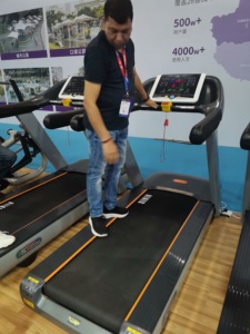 <span class=keywords><strong>Promotion</strong></span> de l'équipement de gymnastique <span class=keywords><strong>tapis</strong></span> roulant commercial ASJ9200 <span class=keywords><strong>tapis</strong></span> roulant Machine de marche pour une utilisation en salle de sport - Product Image 2