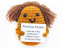 Jouet de pomme de terre positif au crochet poupée tricotée à la main jouet de pomme de terre en peluche