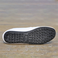 Chaussures décontractées pour hommes 2025, blanches et noires, respirantes, de marque, mocassins d'hiver, baskets légères pour hommes