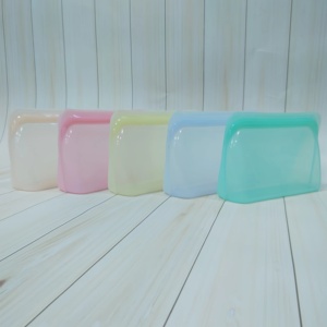 Sac de conservation alimentaire en silicone de qualité alimentaire Refine Factory 1000 ml, réutilisable, étanche, écologique, flexible, compatible lave-vaisselle, pochette compressible - Product Image 1