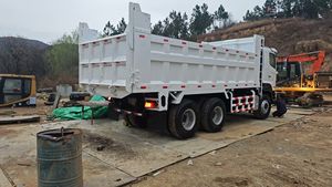 Camión Volquete Hino 700 6x4 de 10 Ruedas Usado en Existencia - Product Image 4