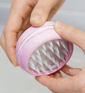 Brosse de massage du cuir chevelu avec 24 nœuds de massage en silicone doux, design macaron mignon, masseur de tête pour la relaxation, le soulagement du stress, les démangeaisons et la sécheresse du cuir chevelu - Product Image 4
