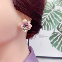Anting Tusuk Gaya Korea Bentuk Tetesan Air Kelopak Bunga Camellia dari Paduan Logam untuk Wanita, Anting Elegan dan Berkelas