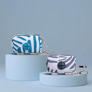 Distributeur de sacs à déjections canines de luxe en stock avec design portable et réutilisable, support de sacs à déchets pour animaux de compagnie écologique - Product Image 1