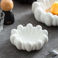 Assiette carrée en céramique noire et blanche en forme de nuage créatif de 6,3/9 pouces pour fruits, collations, desserts, pour mariage et usage domestique