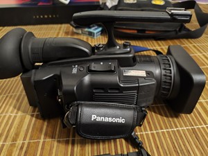 กล้องวิดีโอดิจิทัลมือสอง Panasonic รุ่น AG-HMC43MC พร้อมระบบกันสั่น O.I.S. พร้อมซูมออปติคอล 12 เท่า ความละเอียด 1080P ฟังก์ชั่นการลงคะแนนเสียงสำหรับการประชุม - Product Image 2