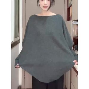 Suéter Holgado con Cuello Barco y Mangas Murciélago Gris para Mujer - Product Image 3