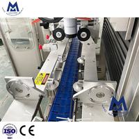Machine d'étiquetage automatique à grande vitesse pour bouteilles rondes de boissons minérales avec manchon rétractable