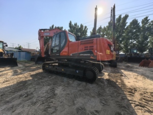 Excavatrice Doosan DX225LC, poids opérationnel de 30 tonnes, équipement de construction sur chenilles hydrauliques, hydraulique Kawasaki, modèle 2022 - Product Image 4