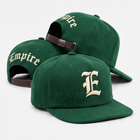 Casquette Snapback Homme Vintage Streetwear en Cuir Vert Foncé Brodé avec Lettres Empire et Couronne Structurée
