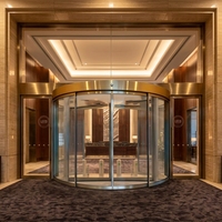 Porte coulissante en verre incurvé certifiée CE pour vitrine |   Porte à capteur en forme d'arc pour entrée de restaurant ou de magasin, design moderne
