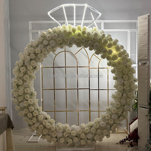 Décoration de mariage et de demande en mariage pour la Saint-Valentin, toile de fond florale en roses ivoire avec anneau de fleurs en diamant et éclairage - Product Image 1