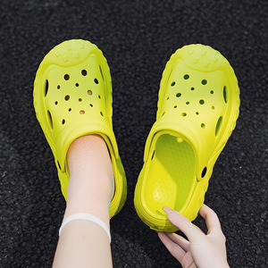 รองเท้าแตะผู้ชายสำหรับฤดูร้อน ใส่กลางแจ้ง ป้องกันกลิ่น พื้นกันลื่น EVA ส้นสูง 4.5 ซม. สีพื้น รองเท้าชายหาด - Product Image 3