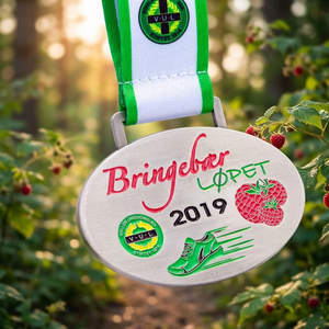 Médaille de course personnalisée sur le thème des framboises, vente en gros d'usine, forme ovale, en alliage de zinc nickelé, médaille de récompense sportive pour course aux fruits - Product Image 1