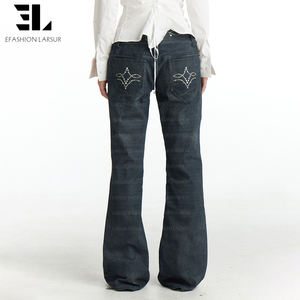LARSURカスタムファクトリー スタッズ付きラインストーン ジュエリー フレアデニム スリムフィット ブーツカット ダメージ加工 ヴィンテージウォッシュ ツイルデニムパンツ レディース - Product Image 4